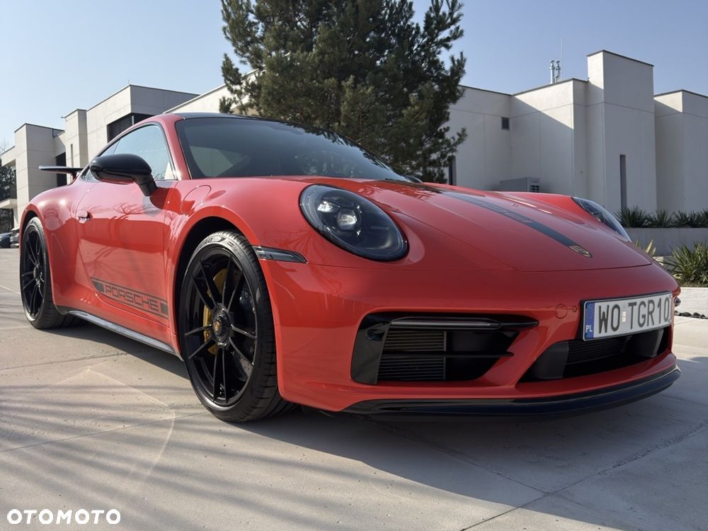 Porsche 911 Carrera 4 GTS - 8