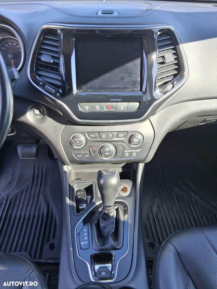 Jeep Cherokee - 12