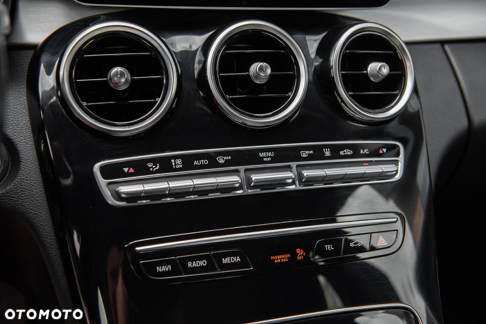 Mercedes-Benz Klasa C 300 e 4Matic 9G-TRONIC Edition Avantgarde - 27