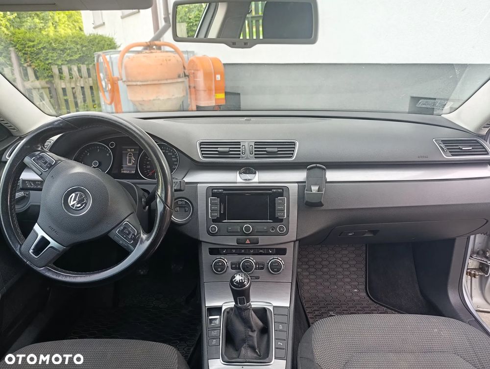 Volkswagen Passat - 12
