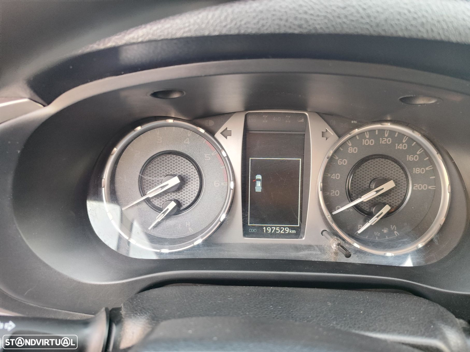 Toyota Hilux 2.4 D-4D 2WD CD CM - 9