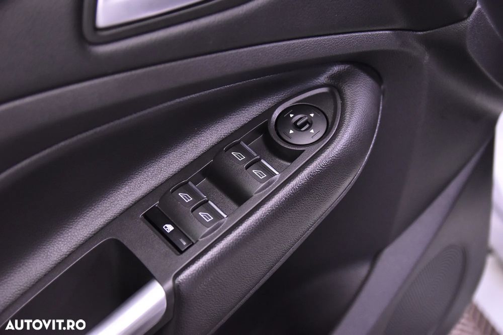 Ford Kuga 2.0 TDCi 2x4 Aut. ST-Line - 14