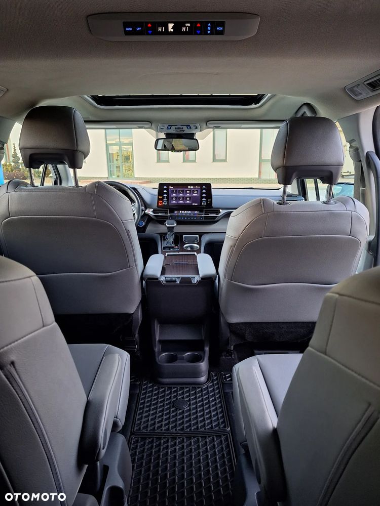 Toyota Sienna - 14