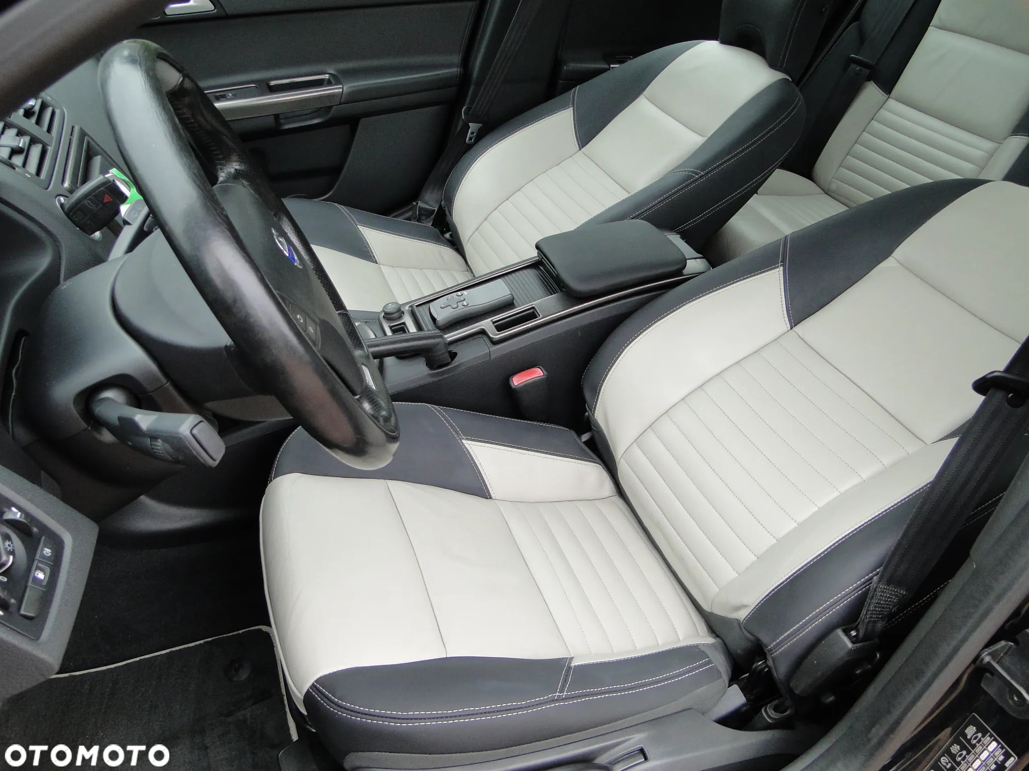 Volvo V50 D3 R-Design - 30