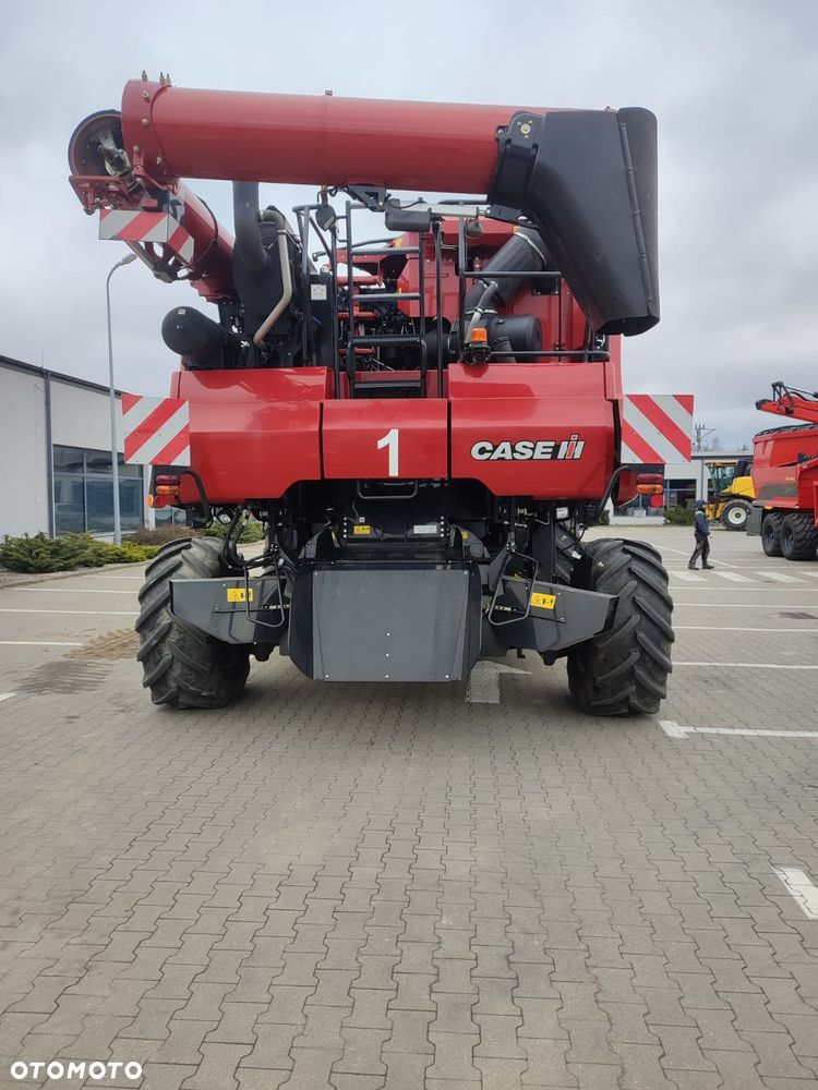 Case IH Axial-Flow 8250 - 3