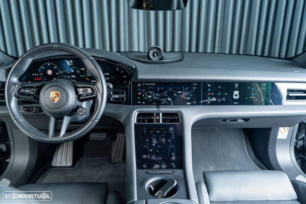 Porsche Taycan 4S - 17