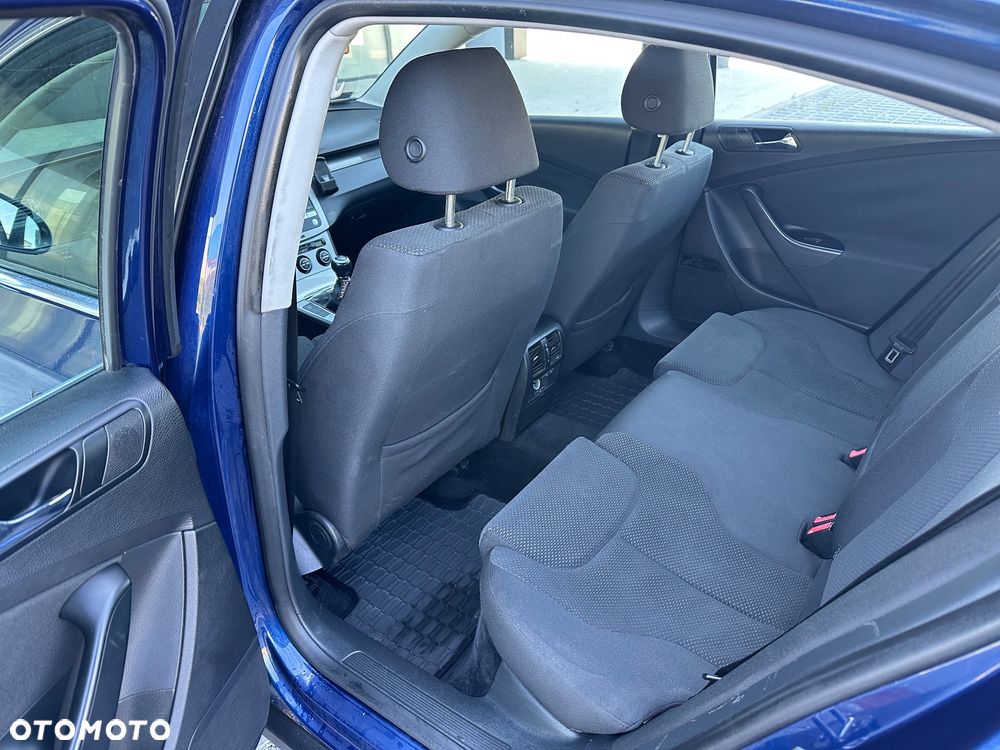 Volkswagen Passat 2.0 TDI Highline - 12