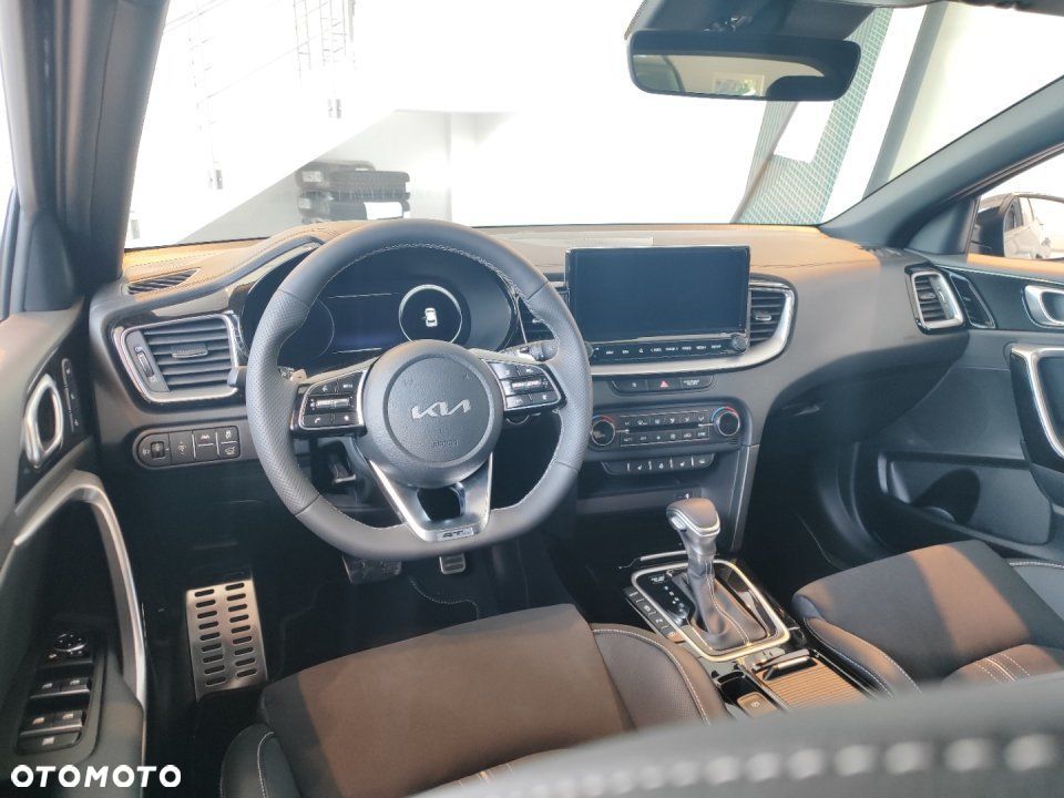 Kia XCeed - 11