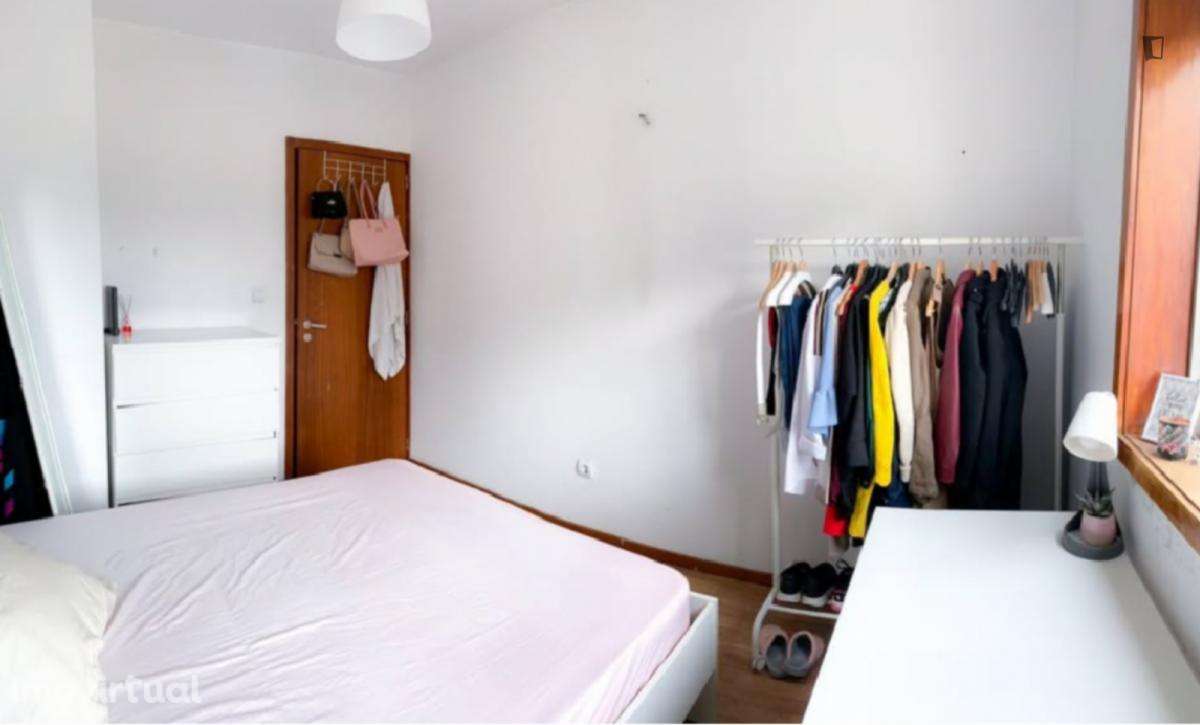Quarto - localizado em Campanhã Porto - Grande imagem: 2/7
