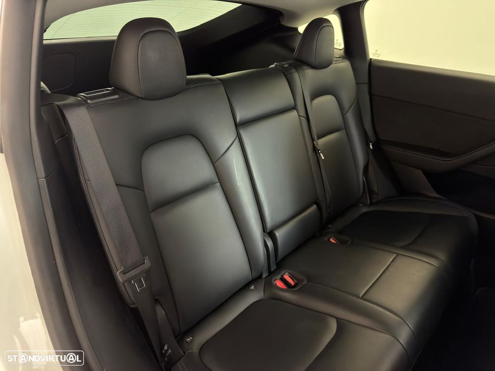 Tesla Model Y Long Range Dual Motor AWD - 14