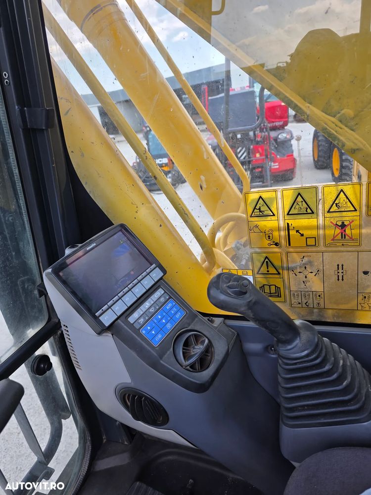 Komatsu PC240 NLC-11 Excavator pe senile - 12