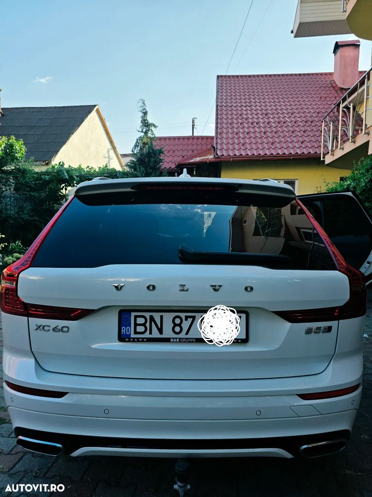Volvo XC 60 B5 MHEV AWD R-Design - 11