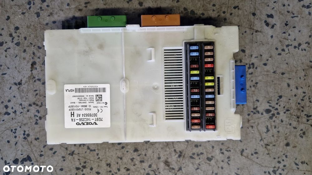 VOLVO V 70 III  SKRZYNKA BEZPIECZNIKÓW MODUŁ BSI 7G9T-14C256-FA - 1