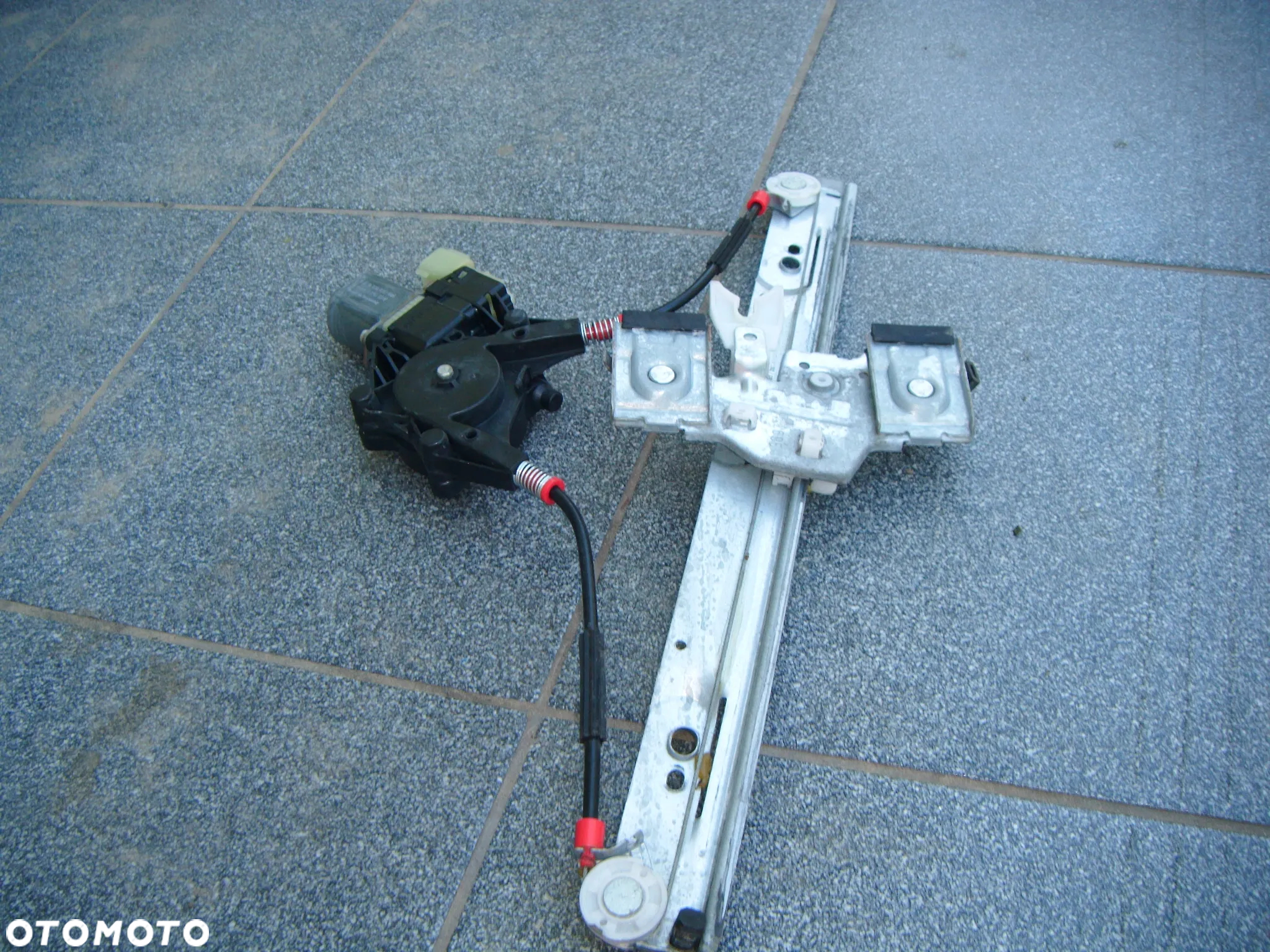 ford fiesta mk7  mechanizm szyby lewy przód z silnikiem 0130822404 - 2