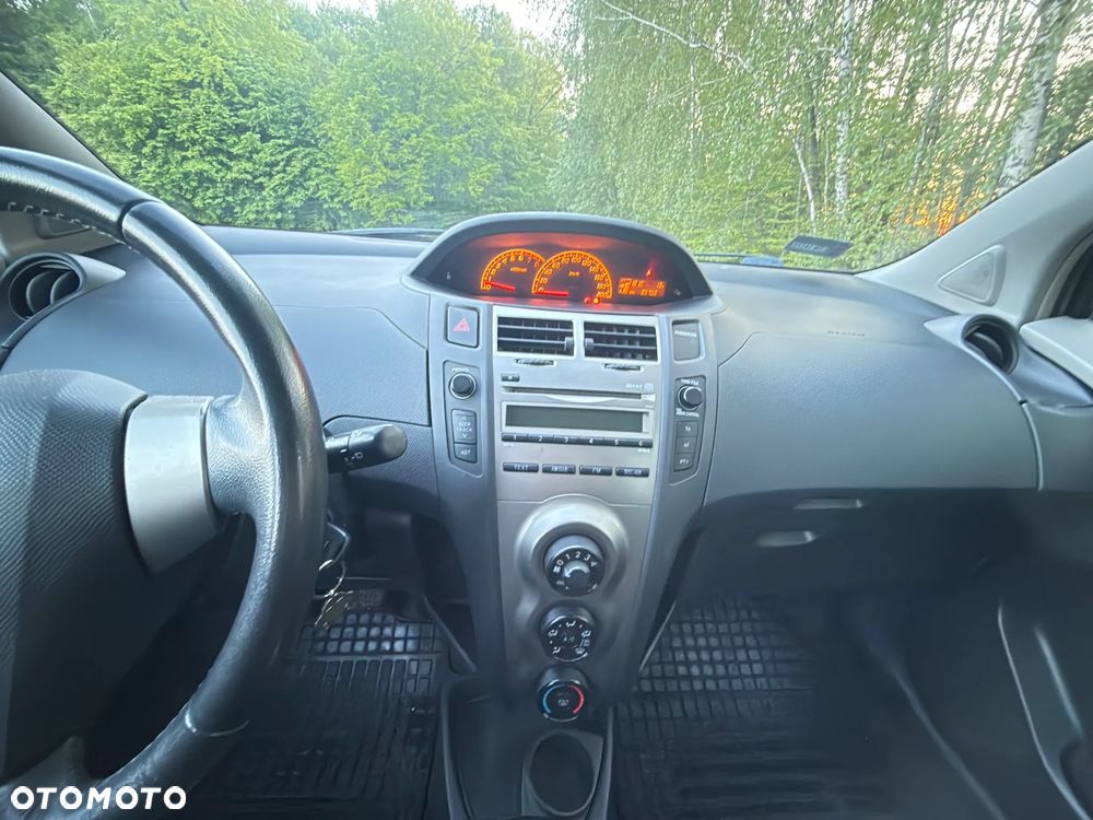 Toyota Yaris 1.33 2010 - 16