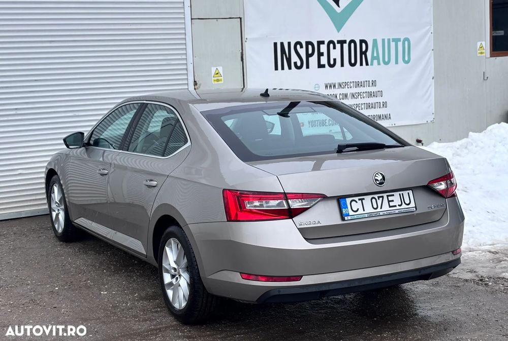 Skoda Superb 2.0 TDI DSG Ambition - 13