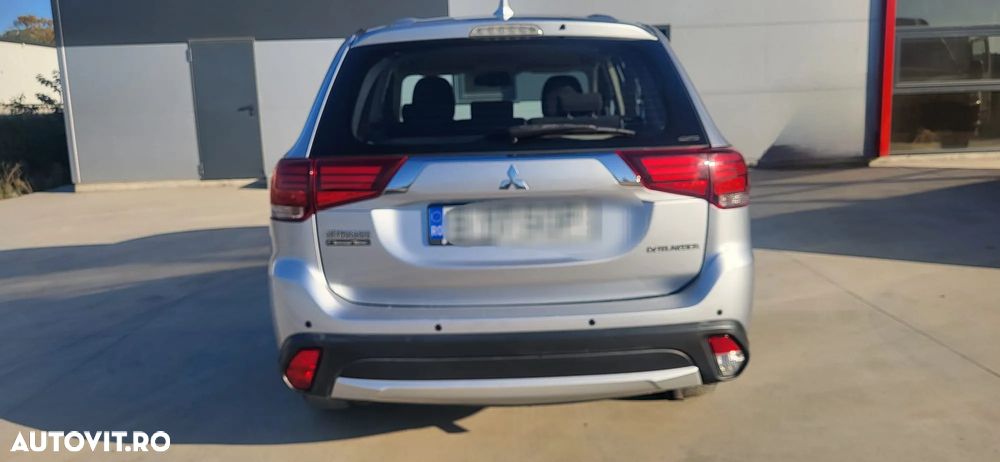 Mitsubishi Outlander 2.2 Litre DI-D AWD Instyle - 3