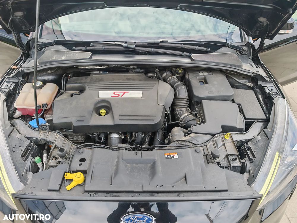 Ford Focus Powershift ST - 12