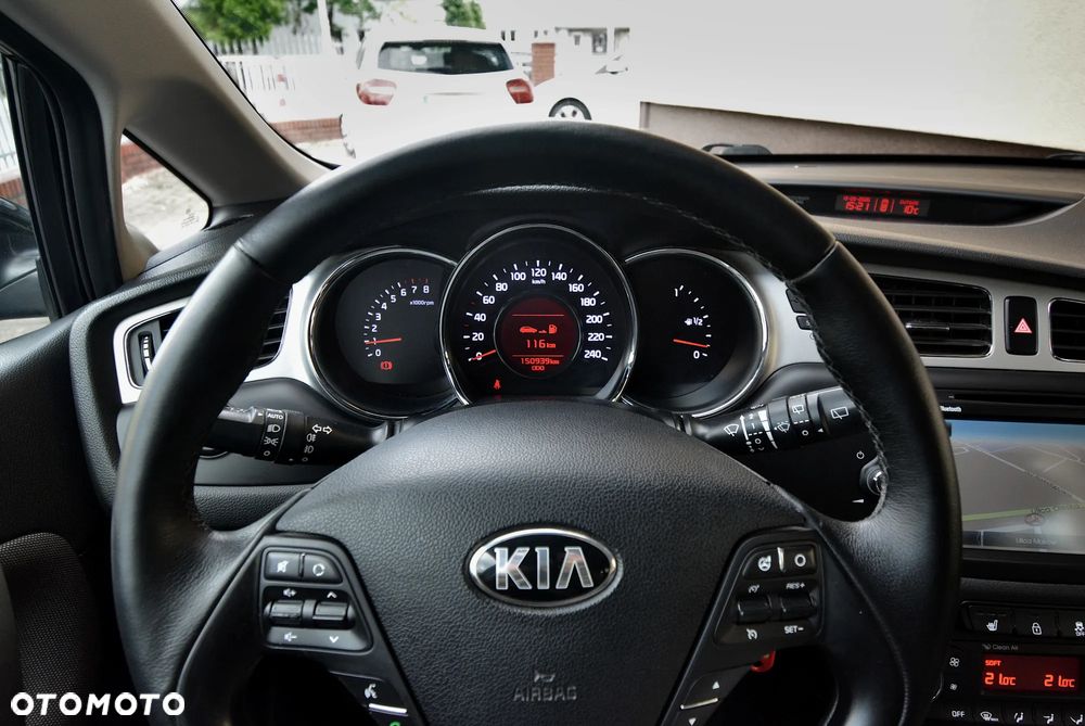 Kia Ceed 1.6 GDI Dream Team Edition - 19