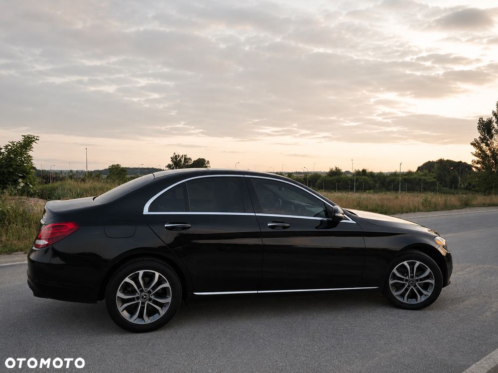 Mercedes-Benz Klasa C 300 9G-TRONIC - 4