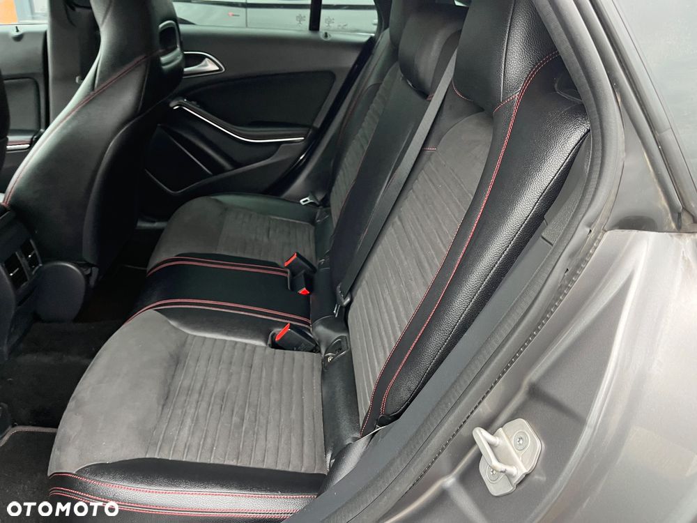 Mercedes-Benz CLA 200 d 4Matic 7G-DCT AMG Line - 10