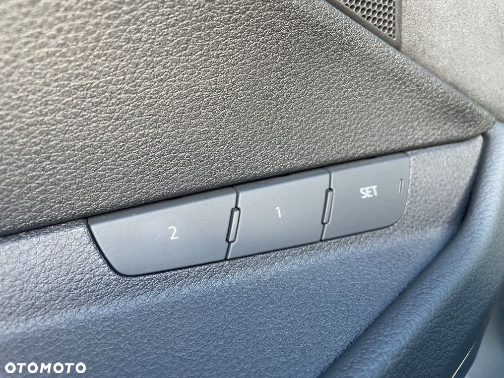 Audi Q8 Sportback e-tron - 33