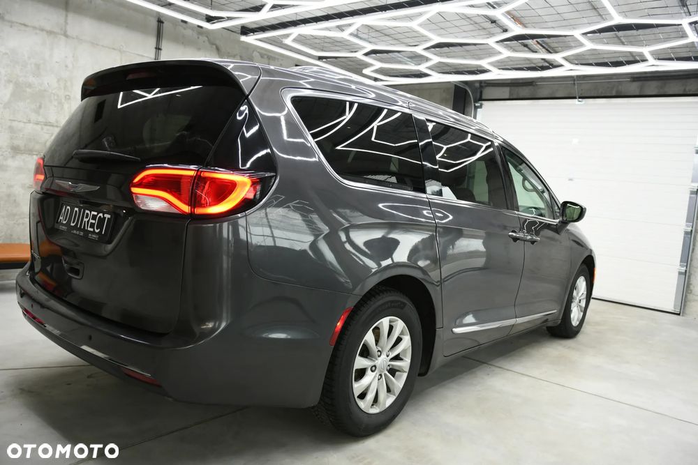 Chrysler Pacifica - 7