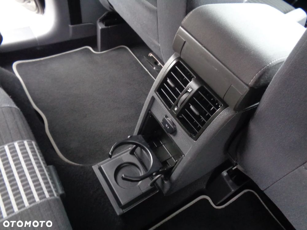 Volkswagen Touran 1.9 TDI DPF United - 15