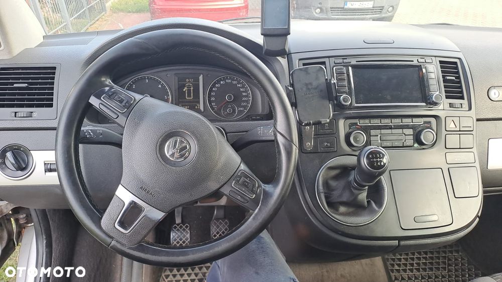 Volkswagen Multivan - 11