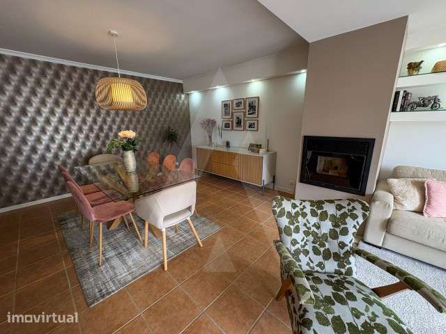 Apartamento T3 com áreas generosas, remodelado e garagem fechada - Grande imagem: 2/39