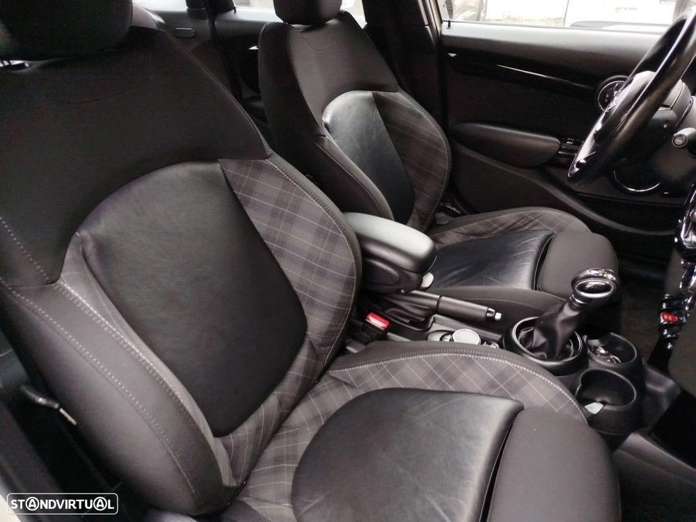 MINI 5 Portas Cooper D Auto - 17