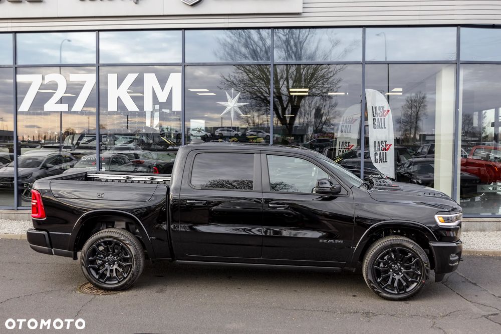 RAM 1500 Limited Night - 18