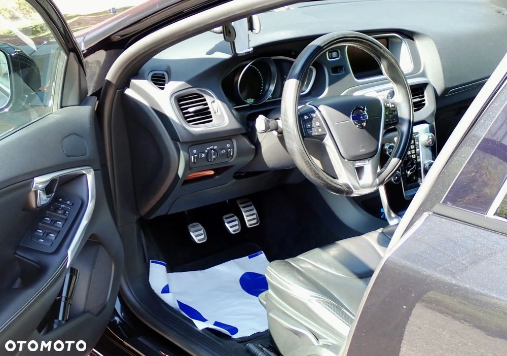 Volvo V40 D3 R Design - 10