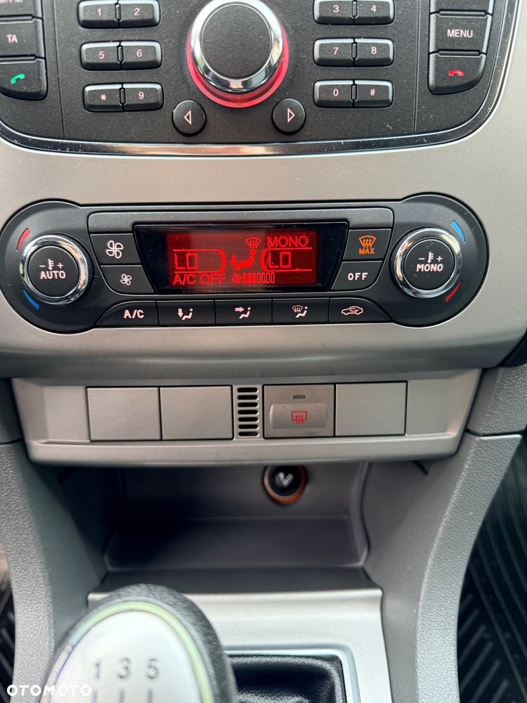 Ford Focus 1.6 16V Trend - 23