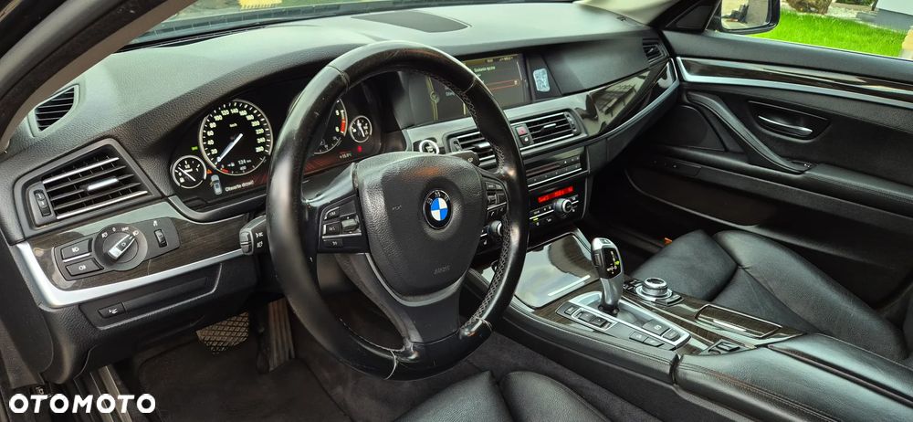 BMW Seria 5 525d xDrive Luxury Line - 34