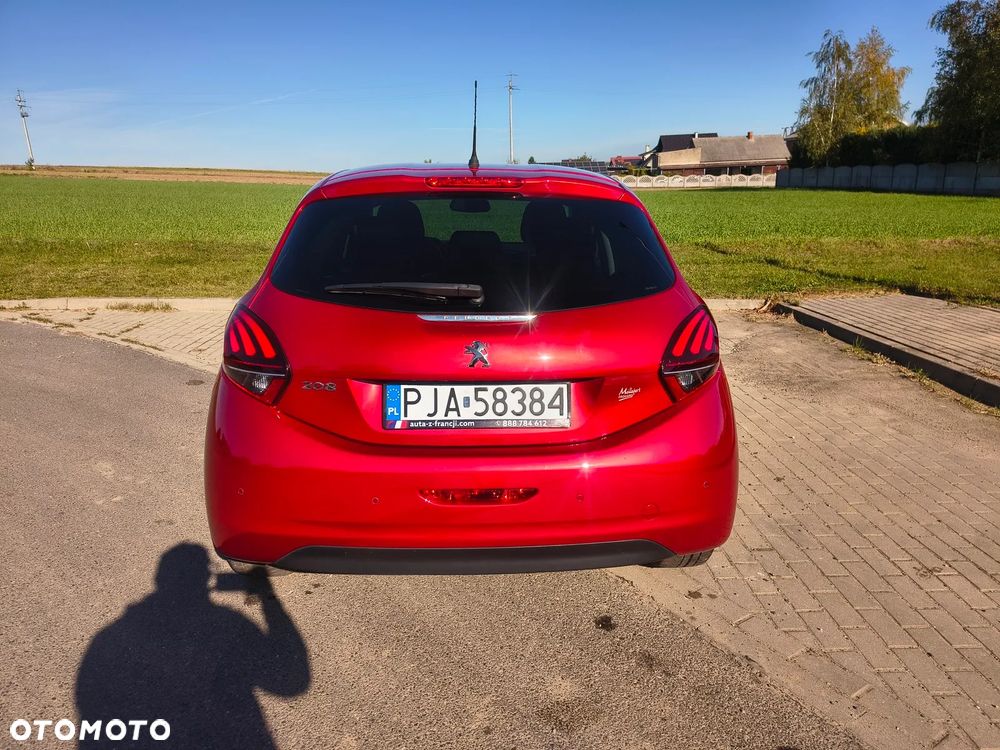Peugeot 208 - 8