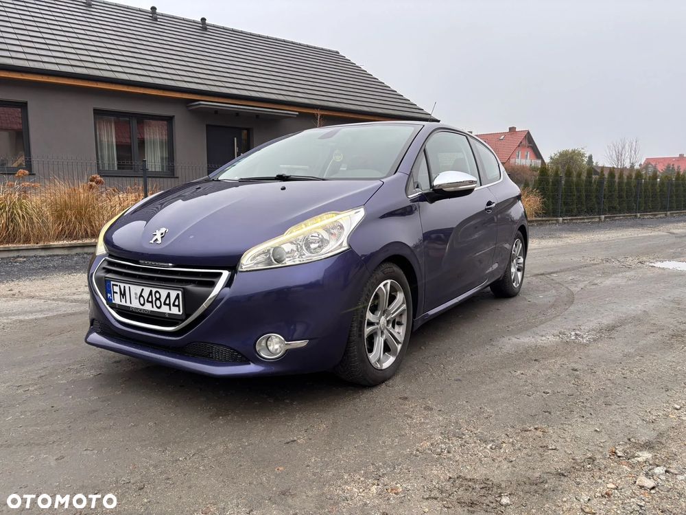 Peugeot 208 - 1