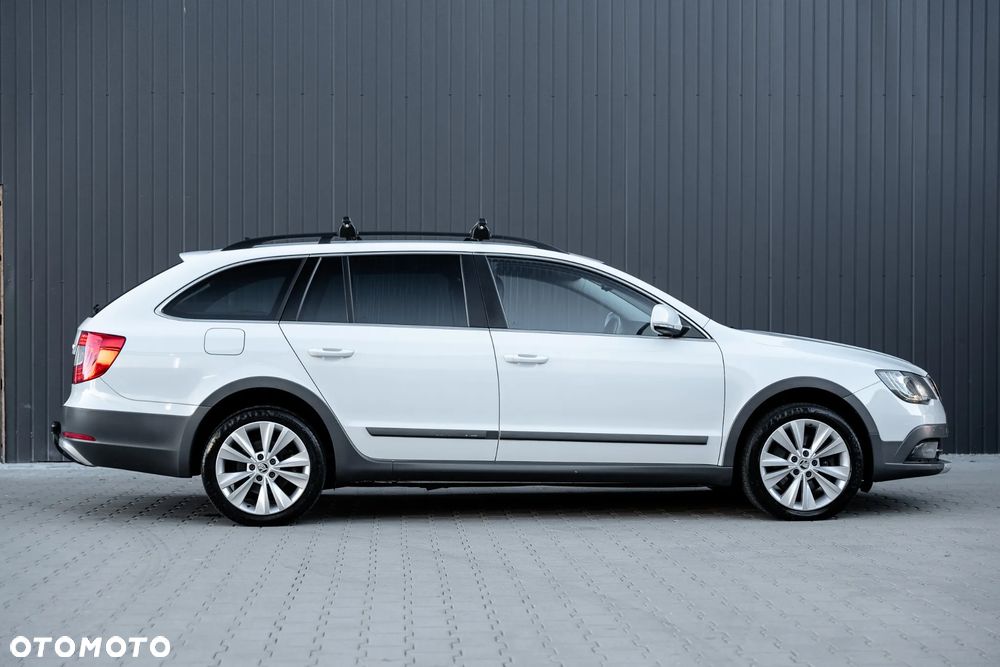 Skoda Superb 2.0 TDI 4x4 Elegance DSG - 4