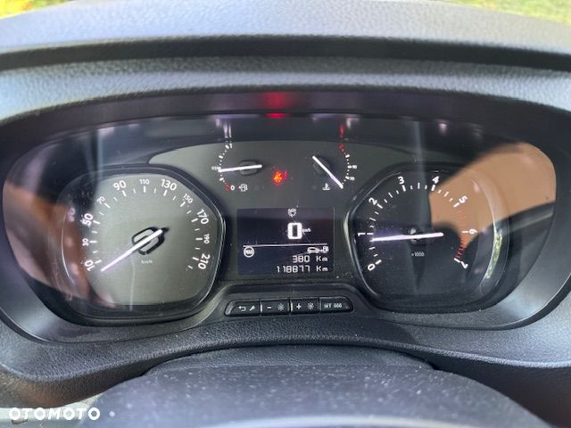 Opel VIVARO - 11
