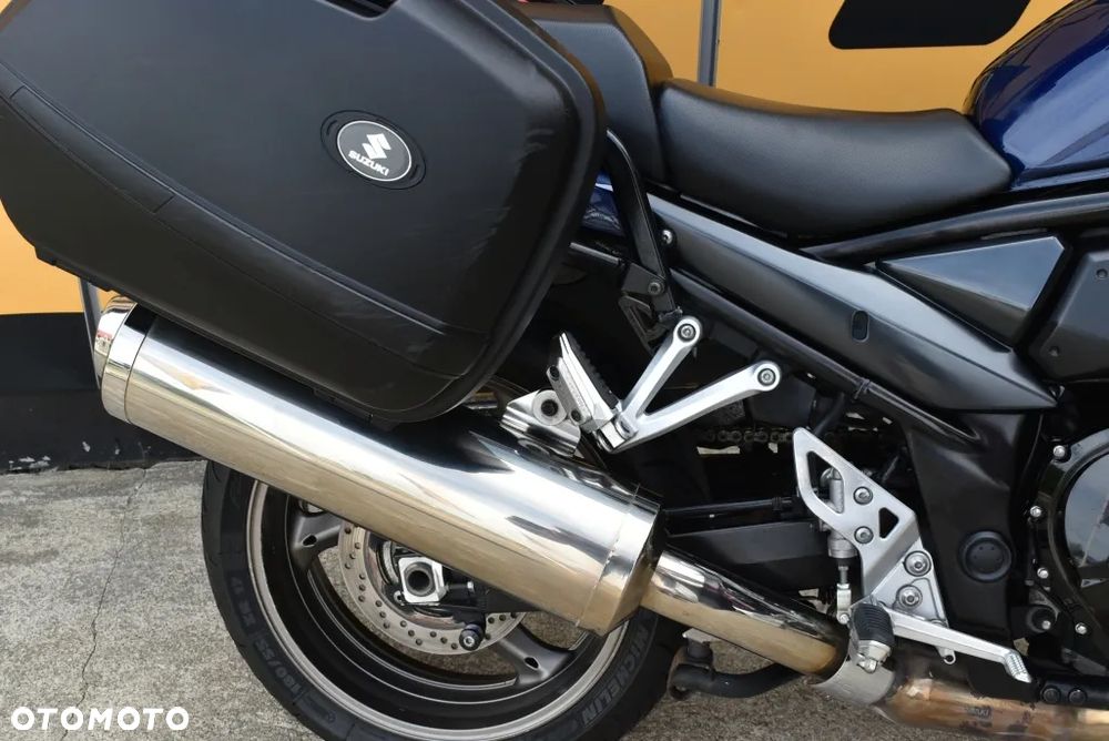 Suzuki GSX - 6