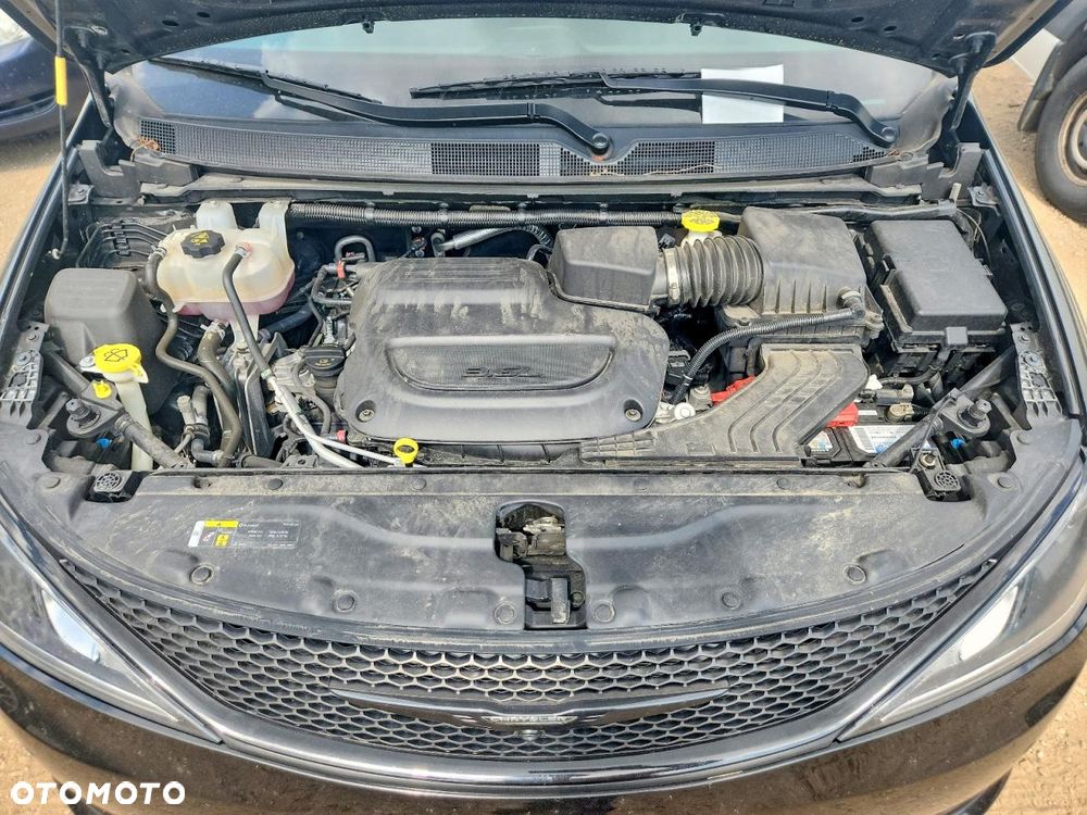 Chrysler Pacifica - 12