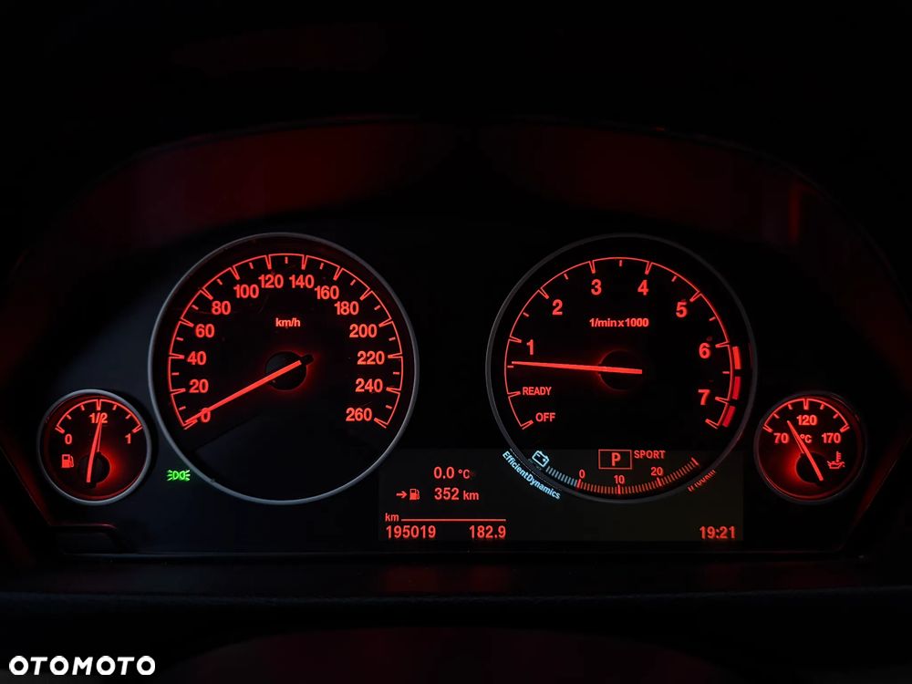 BMW Seria 3 330i - 19