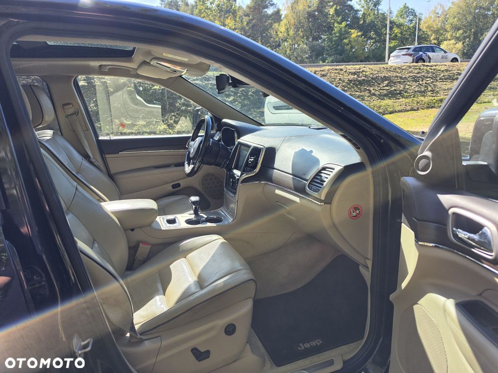 Jeep Grand Cherokee - 14