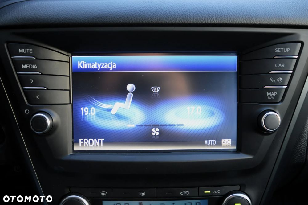 Toyota Avensis 2.0 Prestige MS - 20