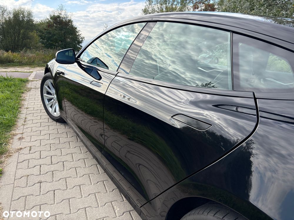 Tesla Model S - 9