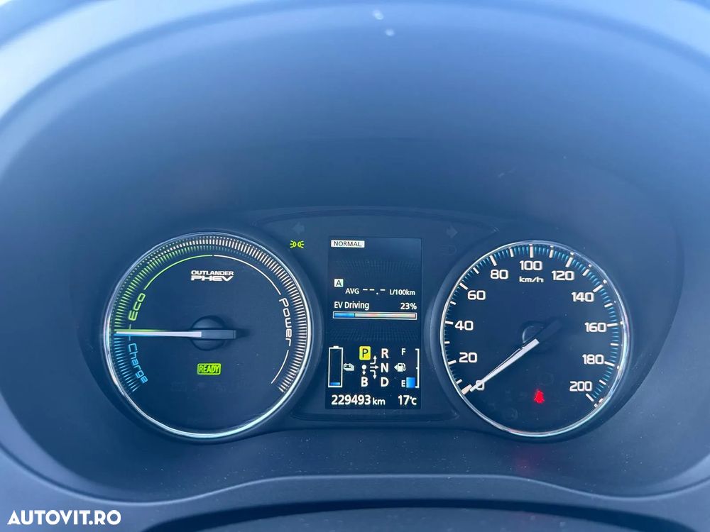 Mitsubishi Outlander 2.0 4WD Plug-In Hybrid - 7