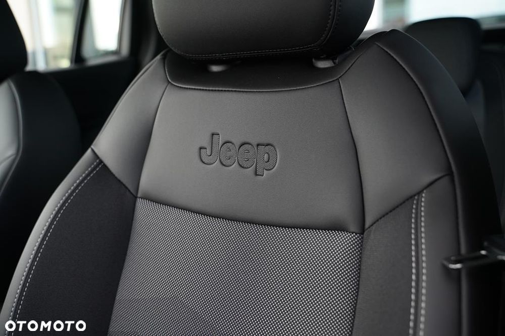 Jeep Avenger 1.2 T3 mHEV Altitude FWD eDCT6 - 13