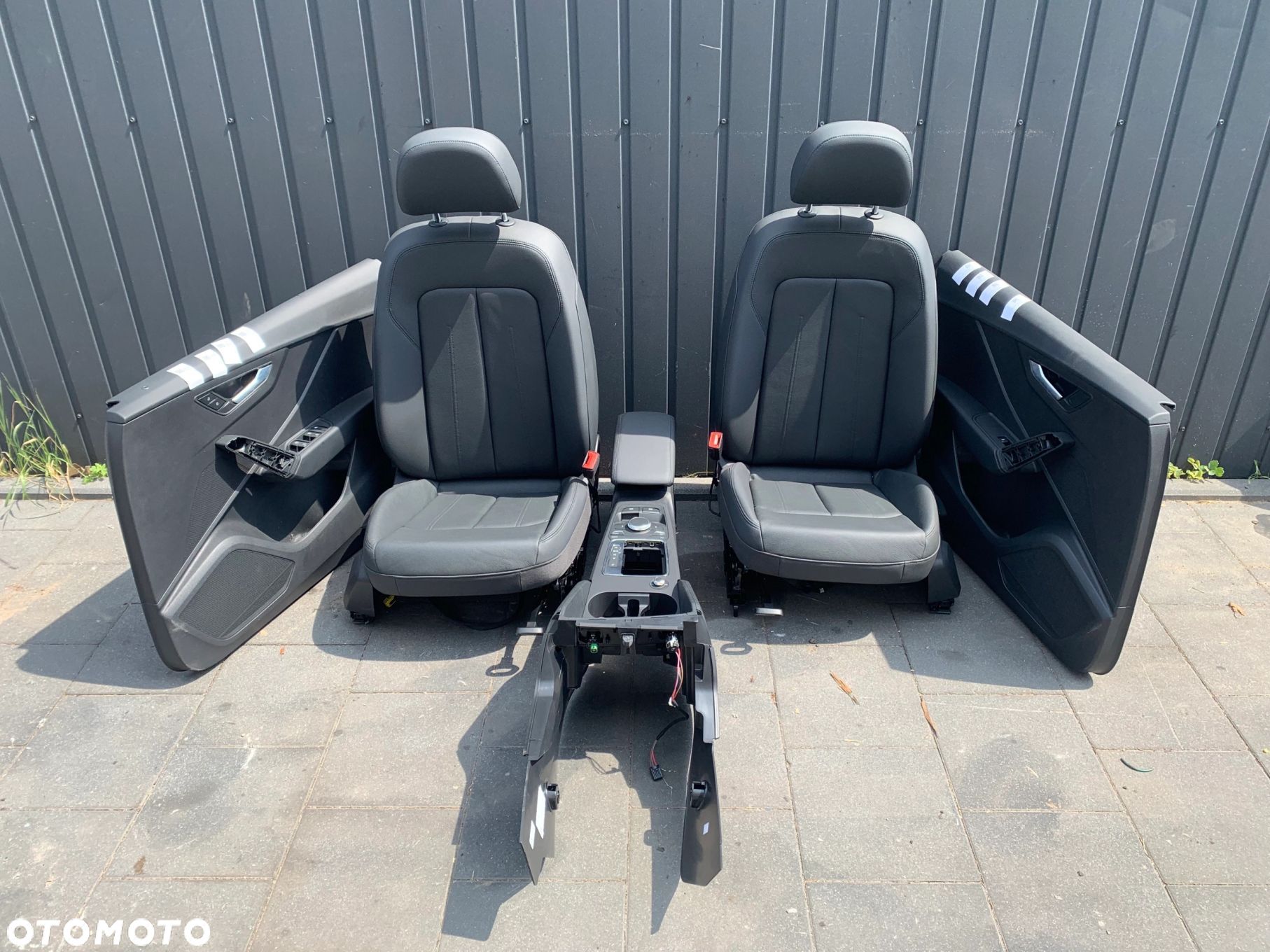 FOTELE TAPICERKA ELEMENTY WNĘTRZA AUDI Q2 81A SKÓRA MANUAL JAK NOWE - 1