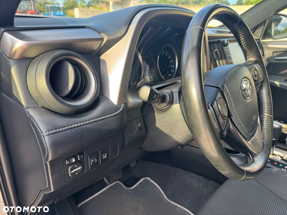 Toyota RAV4 Hybrid Premium 4x2 - 11