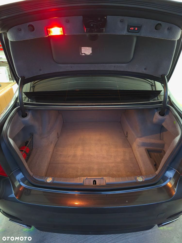 BMW Seria 7 750Li - 30